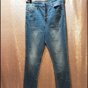 Kendall & Kylie Junior’s Super High Rise Skinny Jean